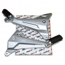 Βάσεις πίσω μαρσπιέ ζευγάρι με αναβατήρες Honda Innova 125 Injection EVERESTT